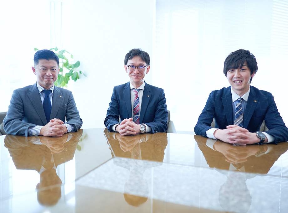 活躍する社員たち～EVリース導入プロジェクト～