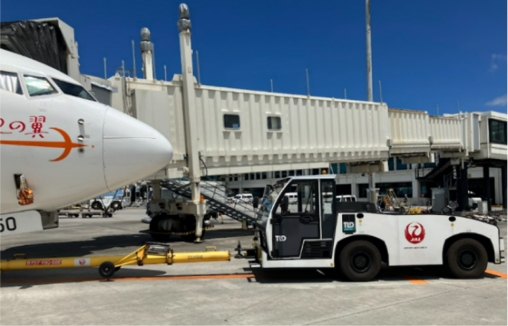 JAL、EV航空機けん引車を那覇空港で日本初導入 運用も開始 | 日本カー