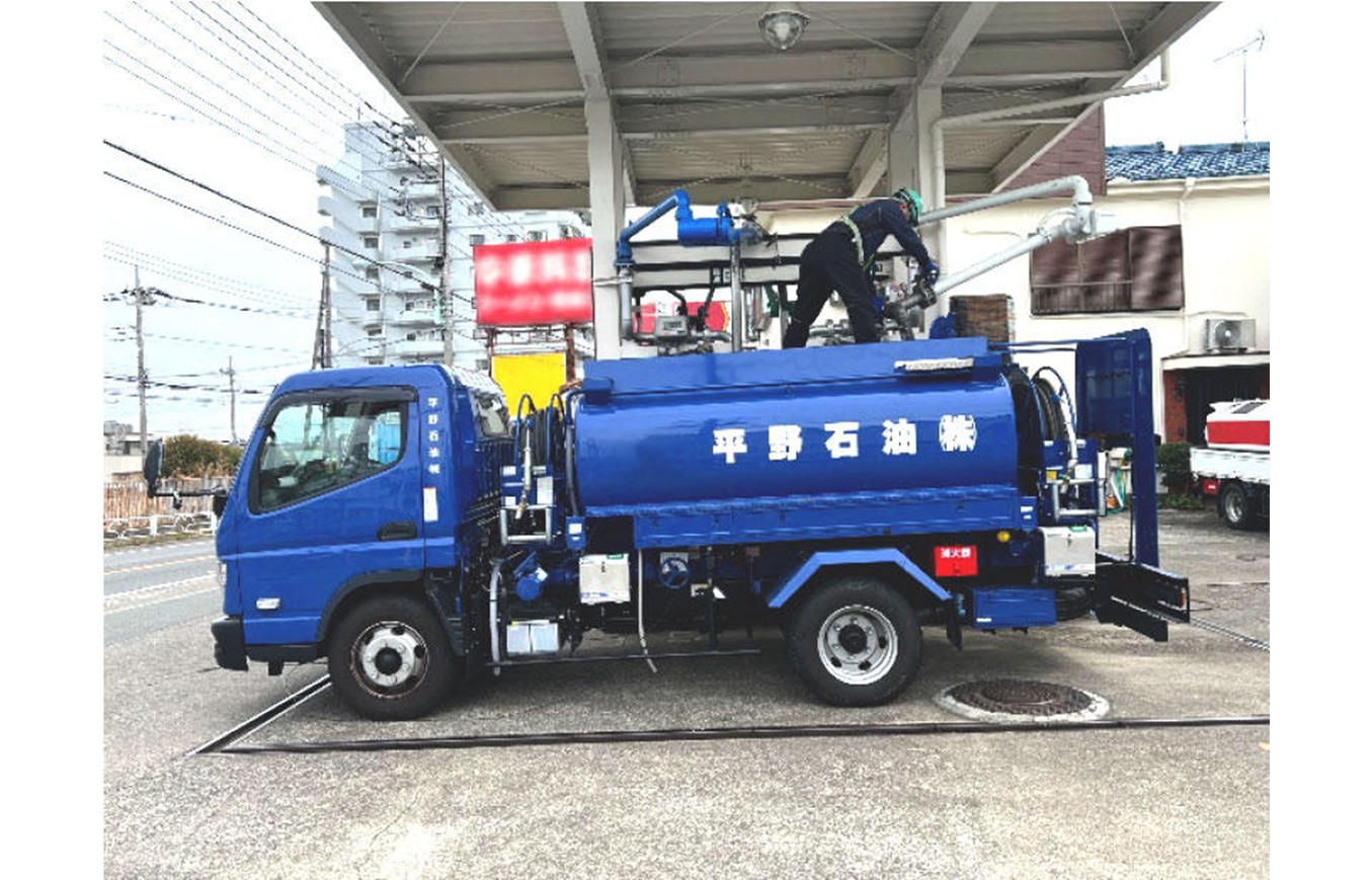 平野石油株式会社のトラック