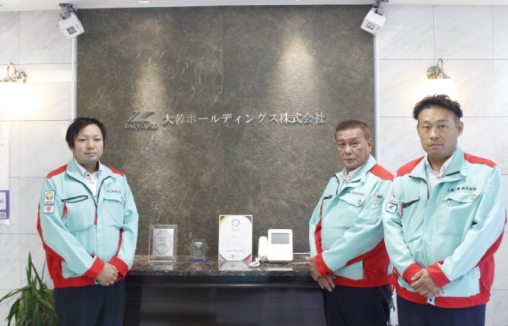 大蓉ホールディングス株式会社さま 大蓉工業株式会社 代表取締役社長　見城雅也氏 大蓉工業株式会社 取締役副社長　大草裕之氏 大煌工業株式会社 代表取締役社長　山下将弘氏の写真