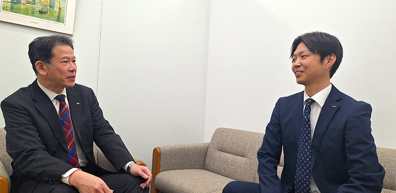 写真左から日本カーソリューションズ（NCS） 第四営業本部千葉支店 支店長 平田 誠 サブマネージャー 平光 絢也