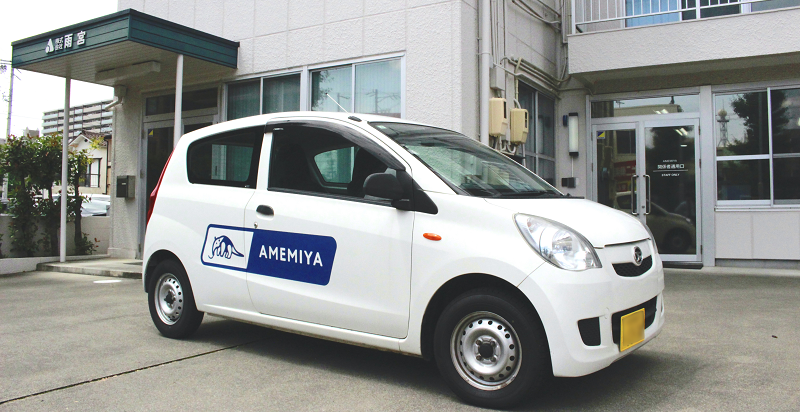 会社ロゴが入ったリースバックの車両写真