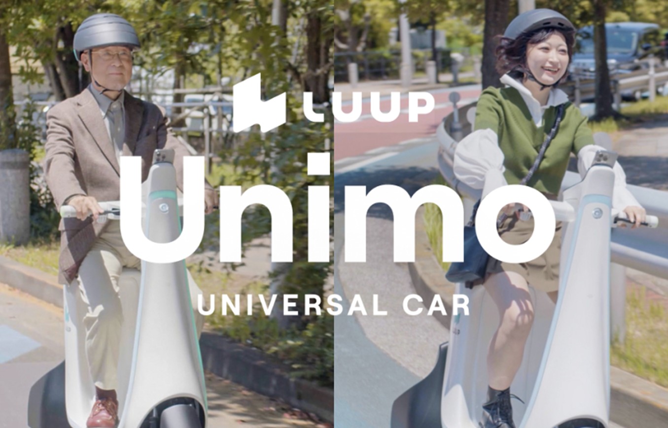Unimoを運転する男性と女性
