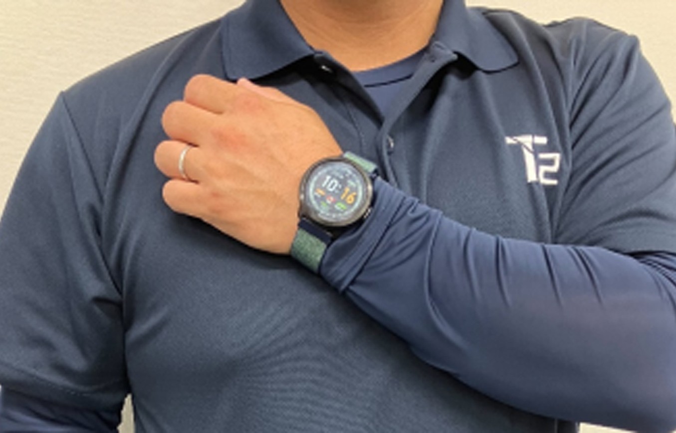 デバイスを装着したドライバー