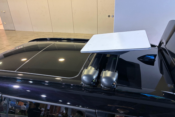 Starlink Businessを乗せた車