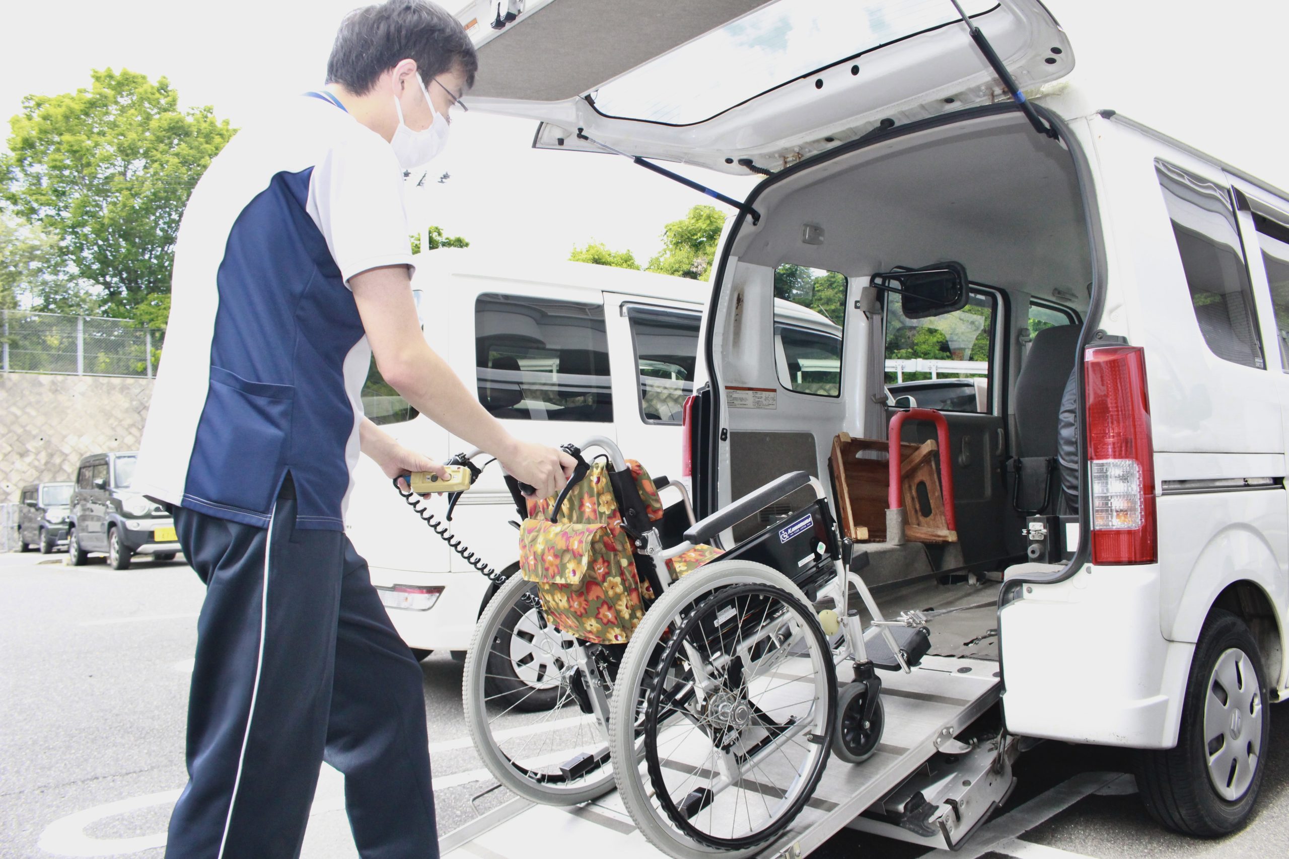 車両管理の負担を軽減。送迎を止めない安心の運用体制を構築