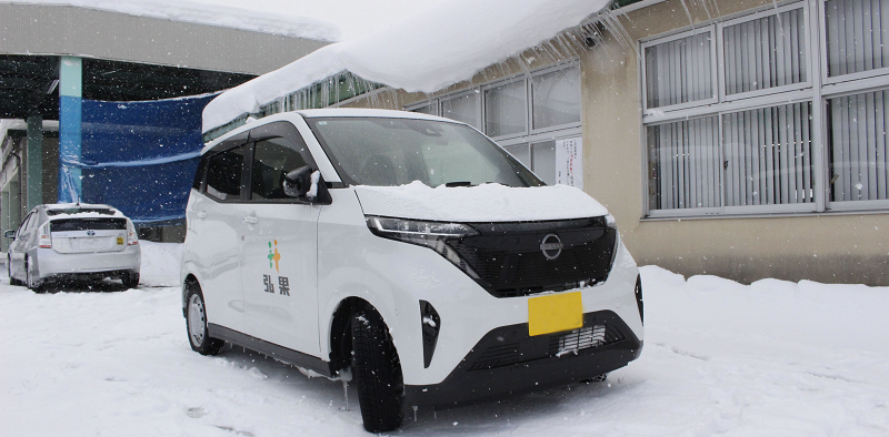 雪景色のEVの写真