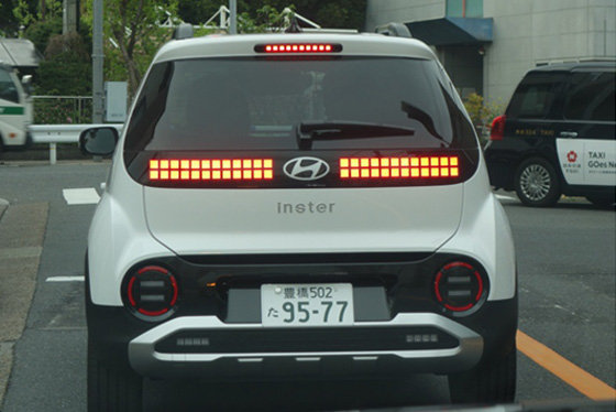 INSTERの後ろ姿